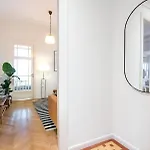Cismigiu Serenity - 1br Flat With Scenic Balcony * 부쿠레슈티