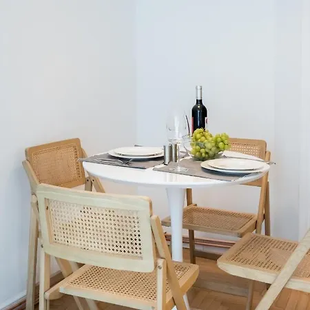 Cismigiu Serenity - 1br Flats With Scenic Balcony