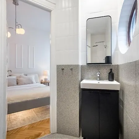 Cismigiu Serenity - 1br Flats With Scenic Balcony Διαμέρισμα *