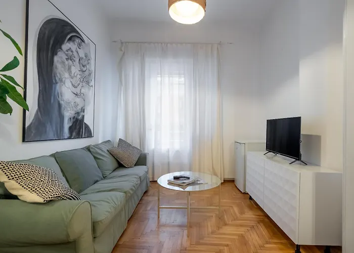 Cismigiu Serenity - 1br Flat With Scenic Balcony