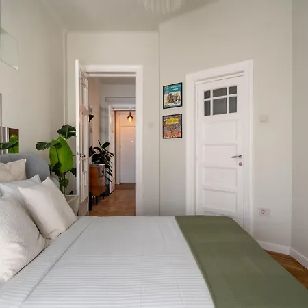 アパート Cismigiu Serenity - 1br Flats With Scenic Balcony ブカレスト