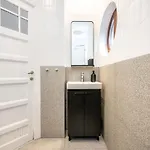 Cismigiu Serenity - 1br Flat With Scenic Balcony Апартаменти