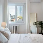 Cismigiu Serenity - 1br Flat With Scenic Balcony *