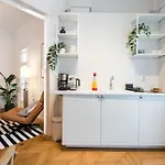 Cismigiu Serenity - 1br Flat With Scenic Balcony