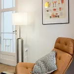 Cismigiu Serenity - 1br Flat With Scenic Balcony Апартаменти