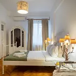 Cismigiu Serenity - 1br Flat With Scenic Balcony Апартаменти Бухарест
