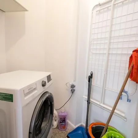 Cismigiu Serenity: 1br Flat With Scenic Balcony