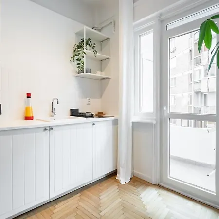 Cismigiu Serenity: 1br Flat With Scenic Balcony Bucharest