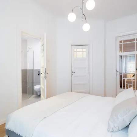 Cismigiu Serenity - 1br Flats With Scenic Balcony *