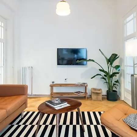 Apartment Cismigiu Serenity: 1br Flat With Scenic Balcony Bucharest