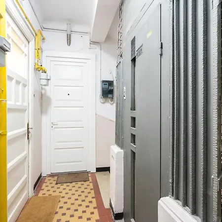 Apartment Cismigiu Serenity: 1br Flat With Scenic Balcony