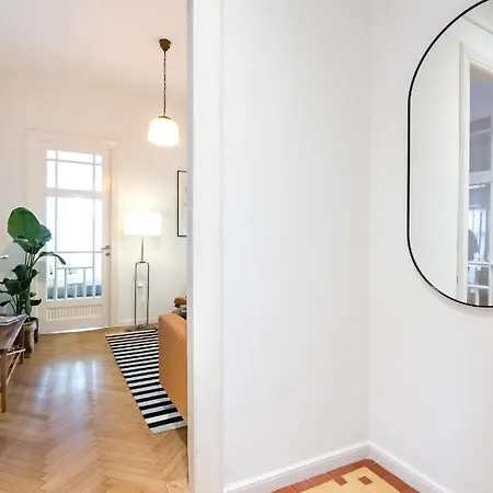 Cismigiu Serenity: 1br Flat With Scenic Balcony * Bucharest