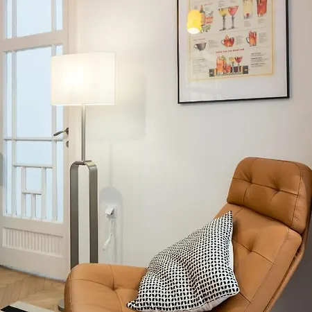 Cismigiu Serenity: 1br Flat With Scenic Balcony Apartment
