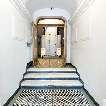 Cismigiu Serenity: 1br Flat With Scenic Balcony Apartment Bucharest