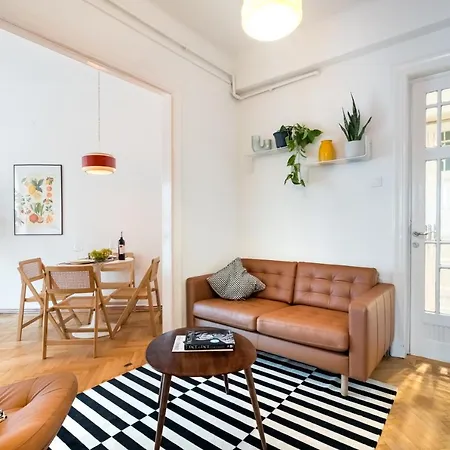 Cismigiu Serenity: 1br Flat With Scenic Balcony Apartment