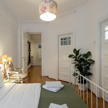 Cismigiu Serenity - 1br Flats With Scenic Balcony Appartement