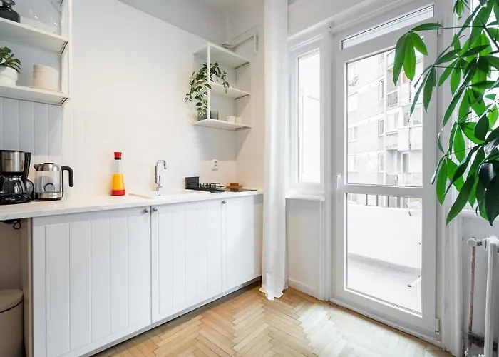 Cismigiu Serenity - 1br Flats With Scenic Balcony Бухарест