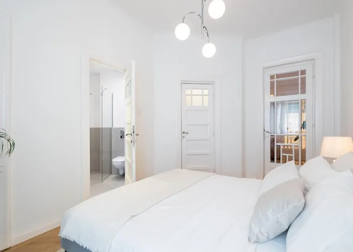 Cismigiu Serenity - 1br Flats With Scenic Balcony *