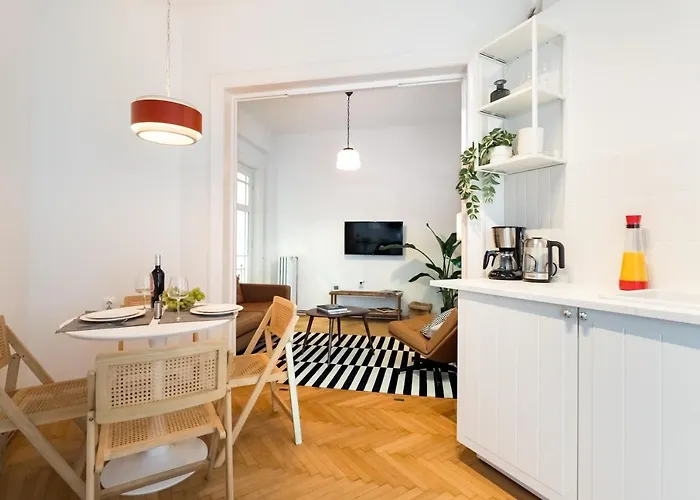 Cismigiu Serenity - 1br Flats With Scenic Balcony Bucureşti