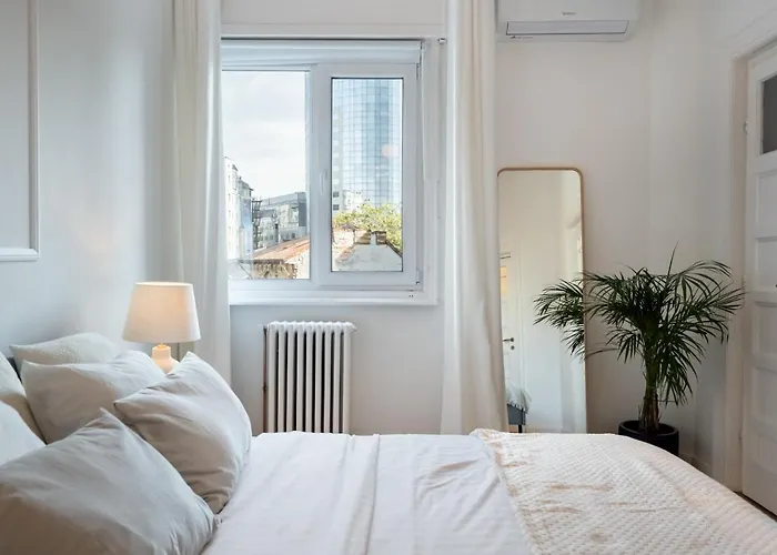 Cismigiu Serenity - 1br Flats With Scenic Balcony *