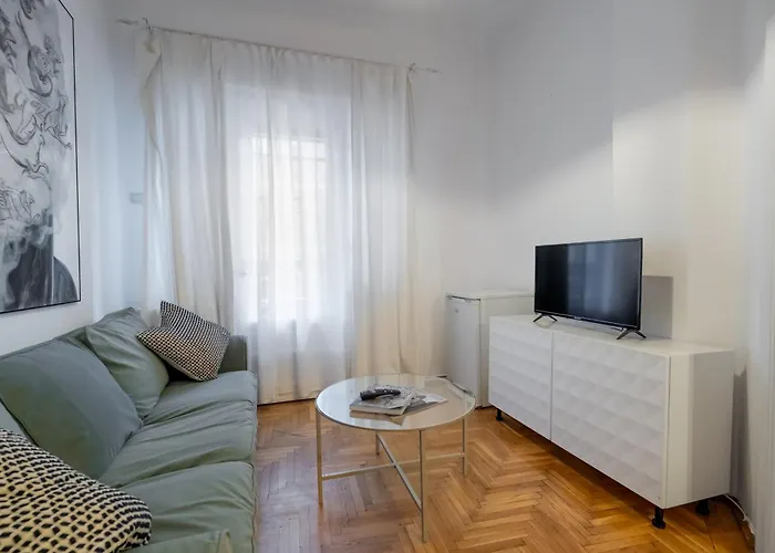 Cismigiu Serenity - 1br Flats With Scenic Balcony דירה