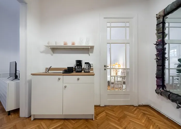 Cismigiu Serenity - 1br Flat With Scenic Balcony