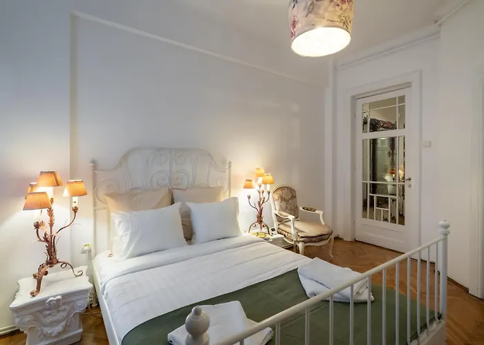 Apartament Cismigiu Serenity - 1br Flats With Scenic Balcony