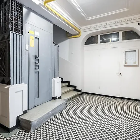 Cismigiu Serenity: 1br Flat With Scenic Balcony Apartament