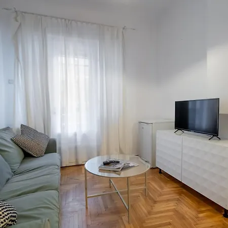 Cismigiu Serenity - 1br Flats With Scenic Balcony Apartamento