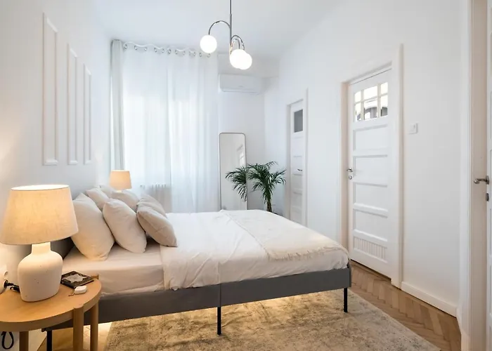 公寓 Cismigiu Serenity - 1br Flat With Scenic Balcony 布加勒斯特