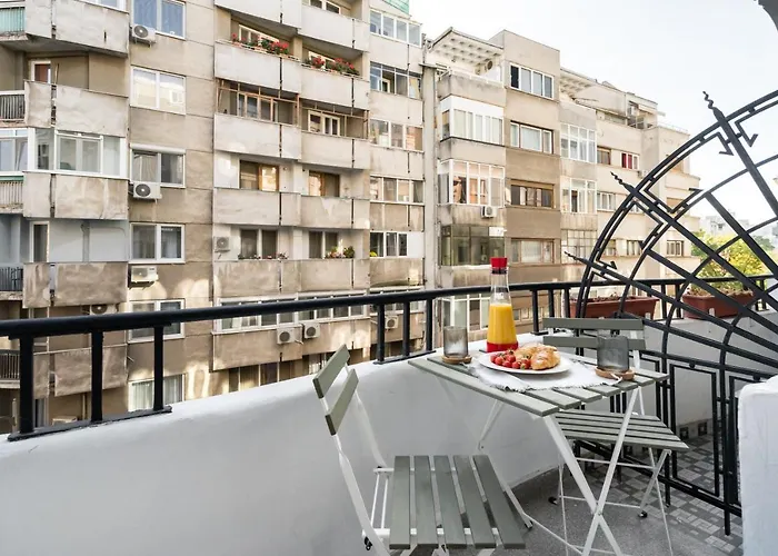 Cismigiu Serenity - 1br Flat With Scenic Balcony 布加勒斯特