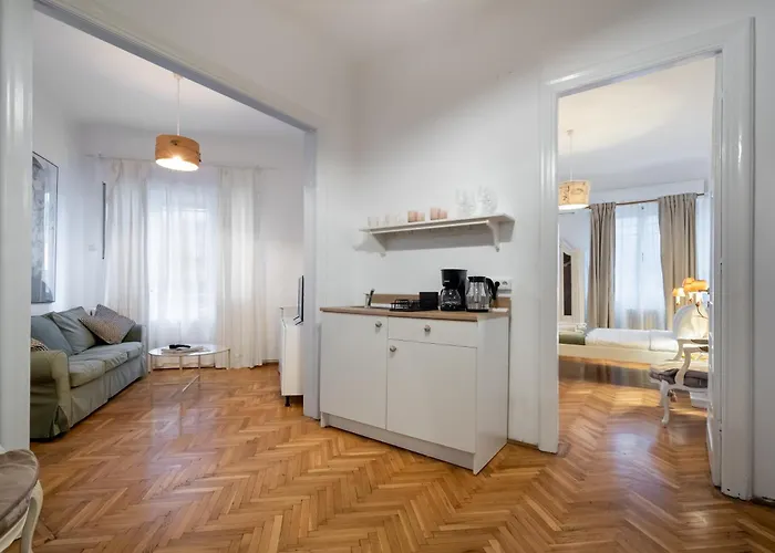 Cismigiu Serenity - 1br Flats With Scenic Balcony *